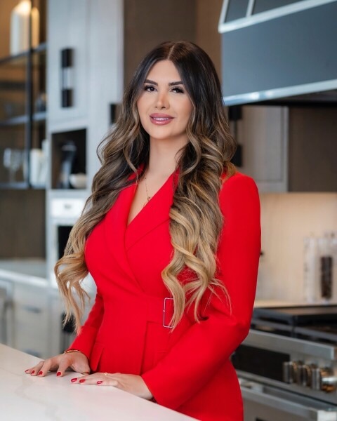 Liz Ruiz, Broker with @properties Christie's International Real Estate